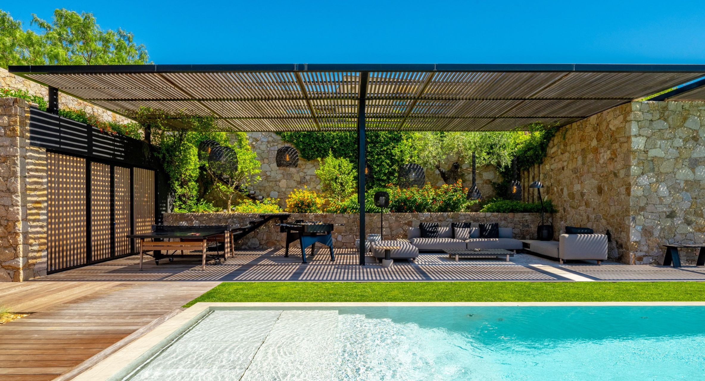 villa 9 Rooms for sale on CALVI (20260)