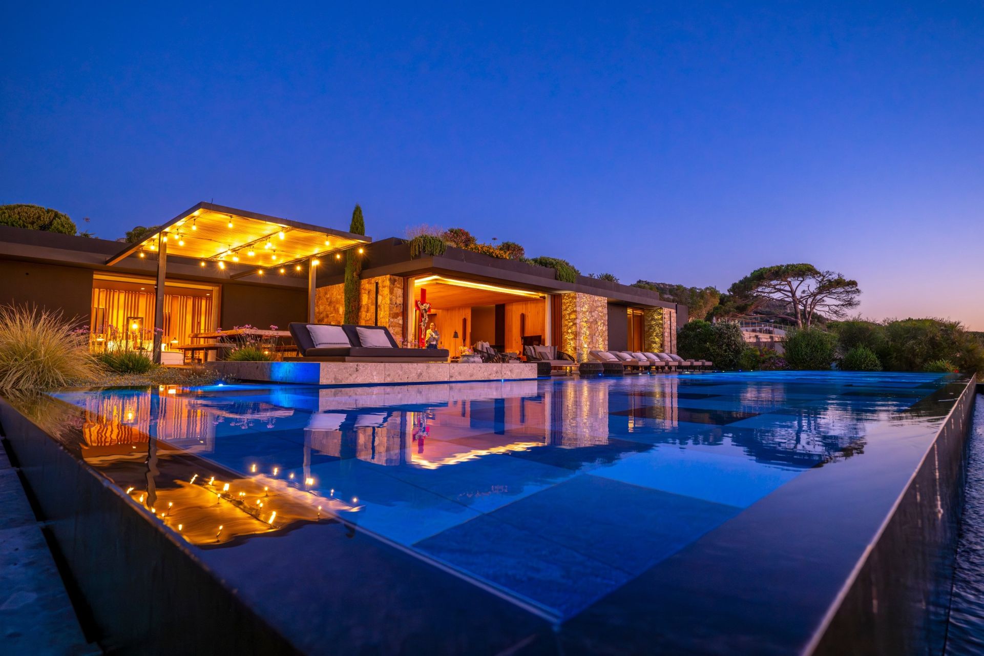 villa 9 Rooms for sale on CALVI (20260)