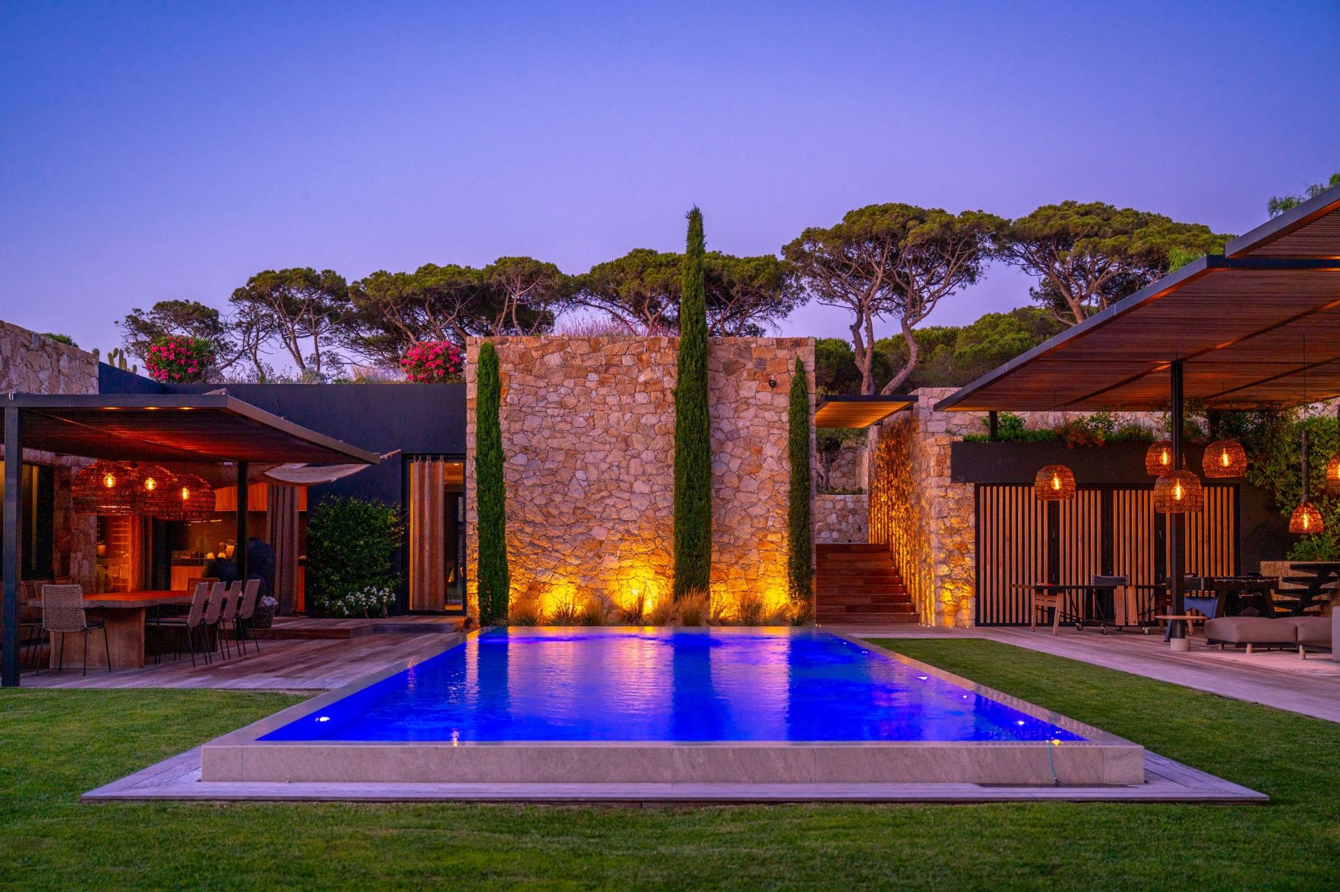 villa 9 Rooms for sale on CALVI (20260)