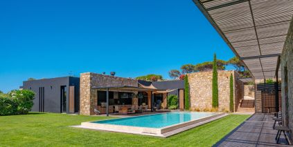 villa 9 Rooms for sale on CALVI (20260)