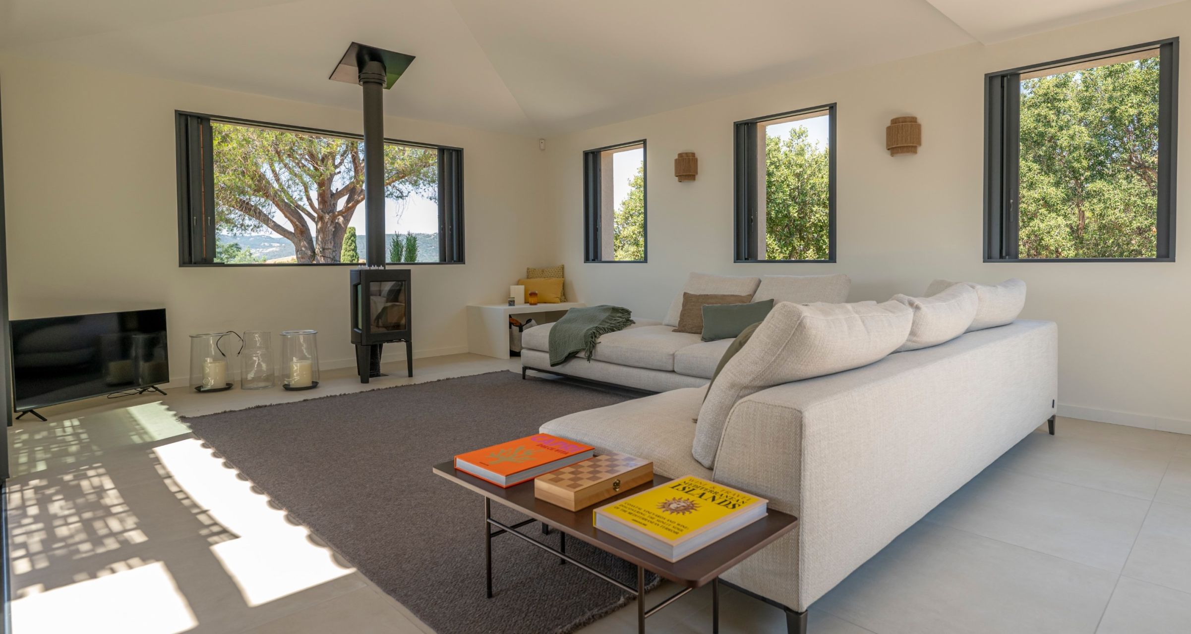 house 8 Rooms for seasonal rent on PORTO VECCHIO (20137)