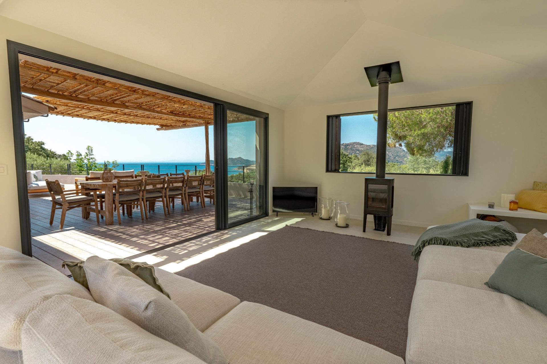 house 8 Rooms for seasonal rent on PORTO VECCHIO (20137)