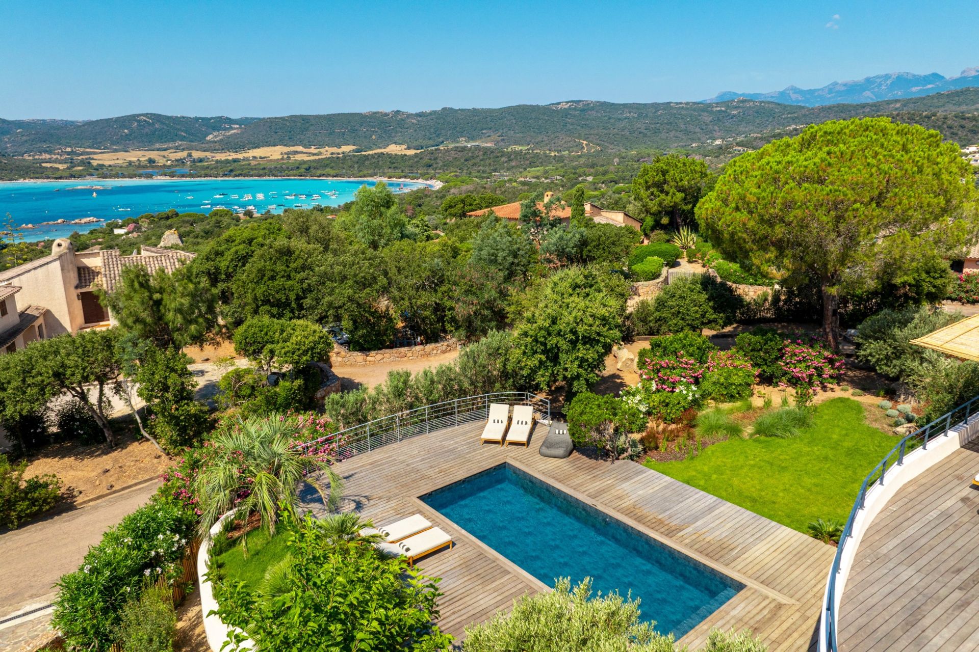 house 8 Rooms for seasonal rent on PORTO VECCHIO (20137)