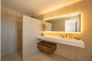 house 8 Rooms for seasonal rent on PORTO VECCHIO (20137)