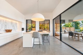 villa 11 Rooms for seasonal rent on PORTO VECCHIO (20137)