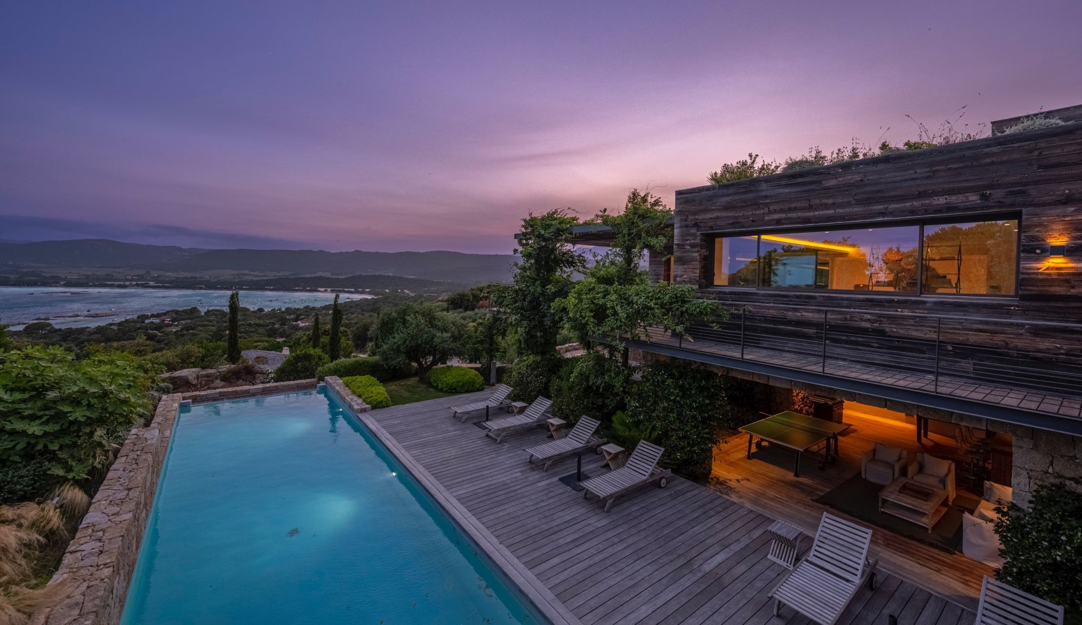 villa 14 Rooms for seasonal rent on PORTO VECCHIO (20137)