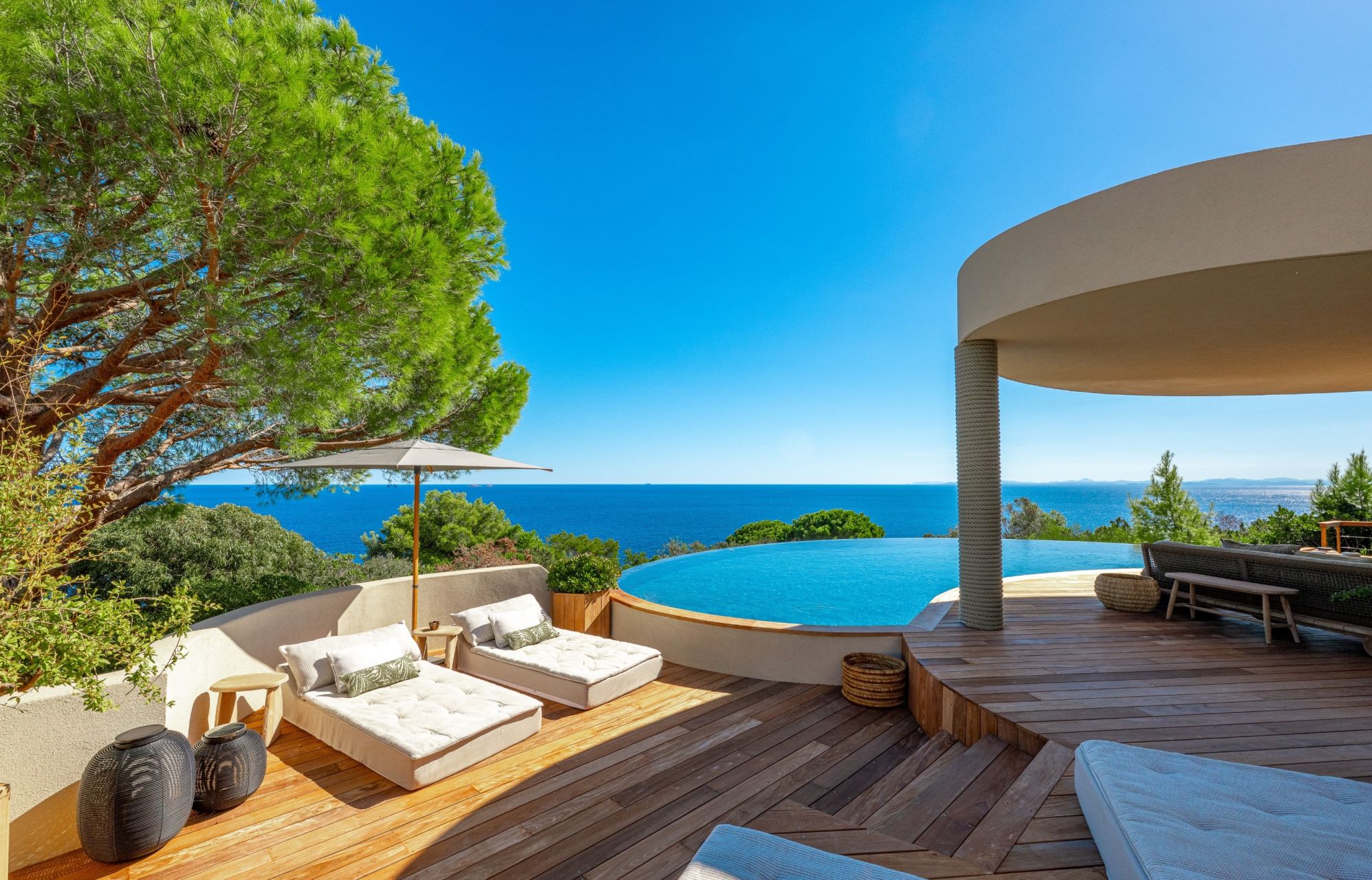 villa 9 Rooms for seasonal rent on PORTO VECCHIO (20137)