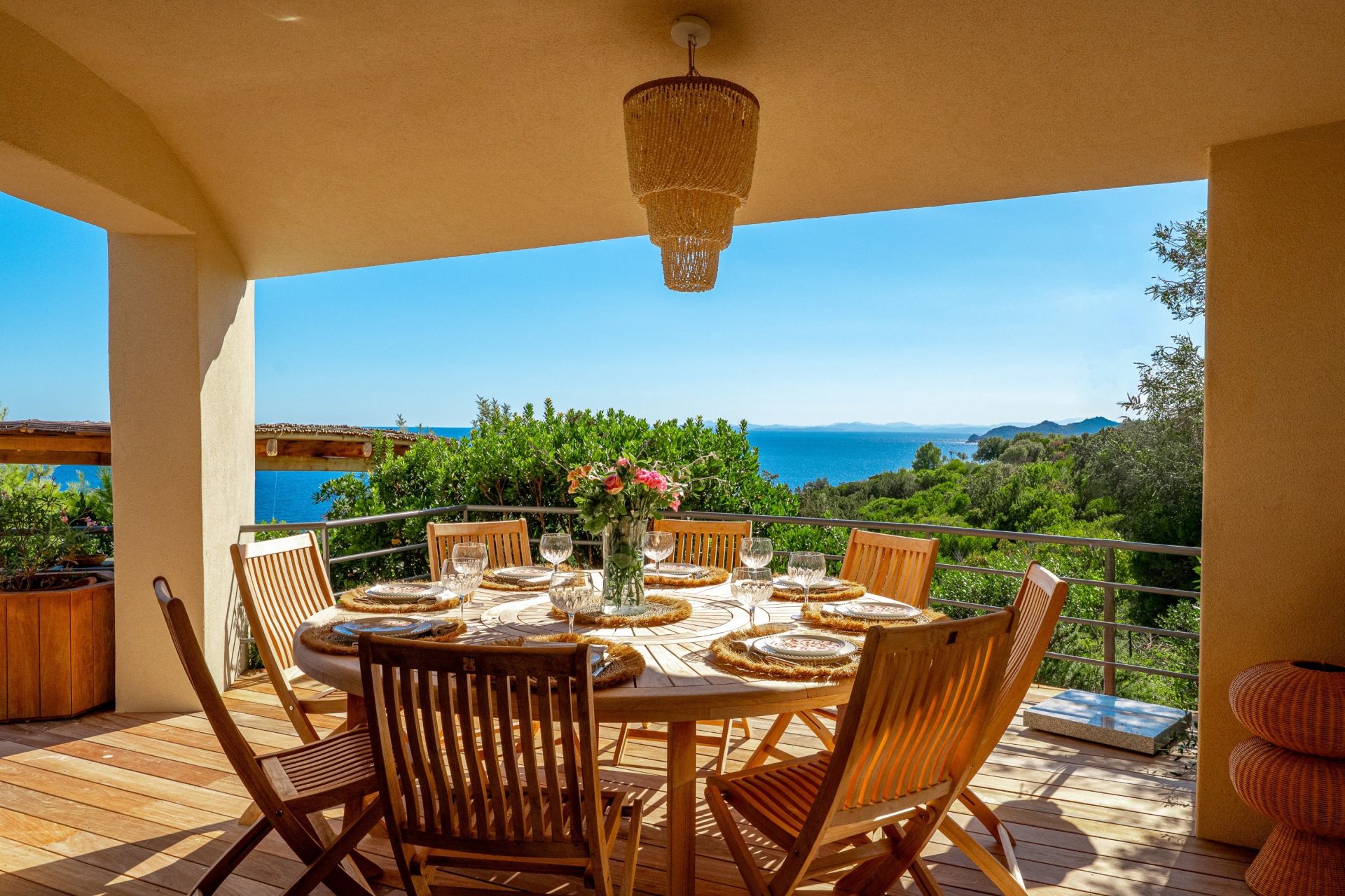 villa 9 Rooms for seasonal rent on PORTO VECCHIO (20137)