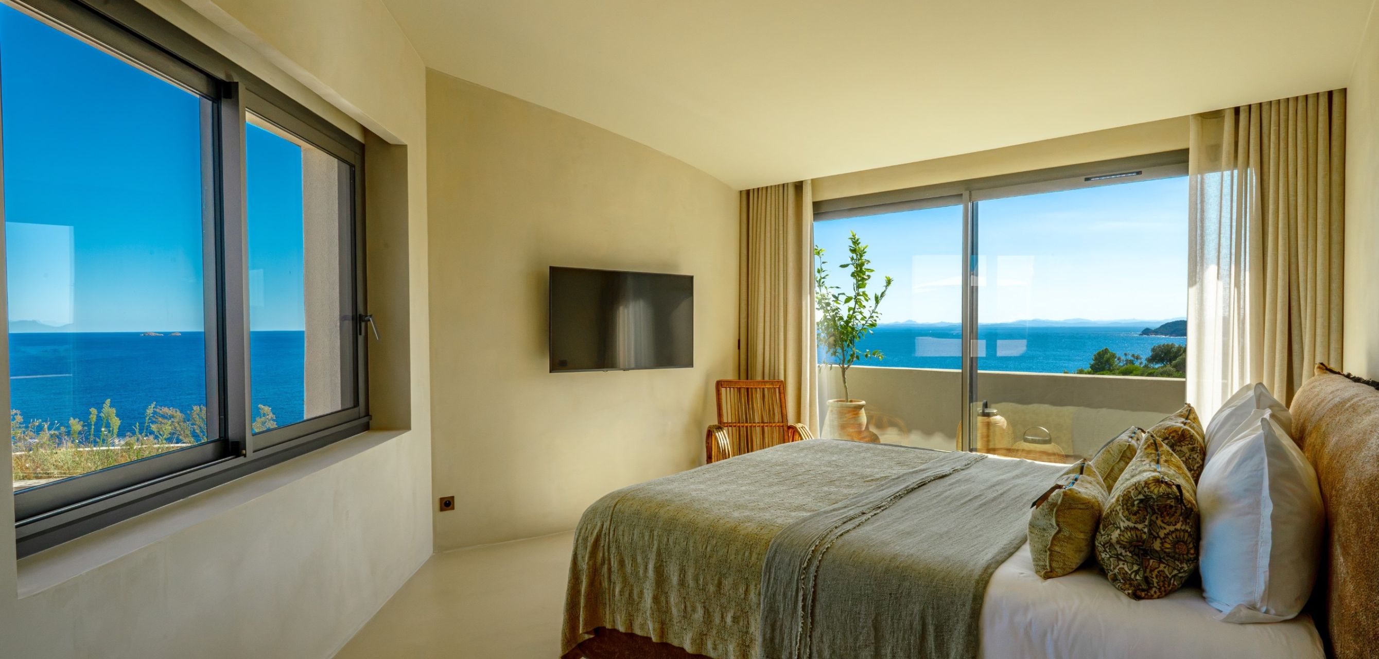 villa 9 Rooms for seasonal rent on PORTO VECCHIO (20137)
