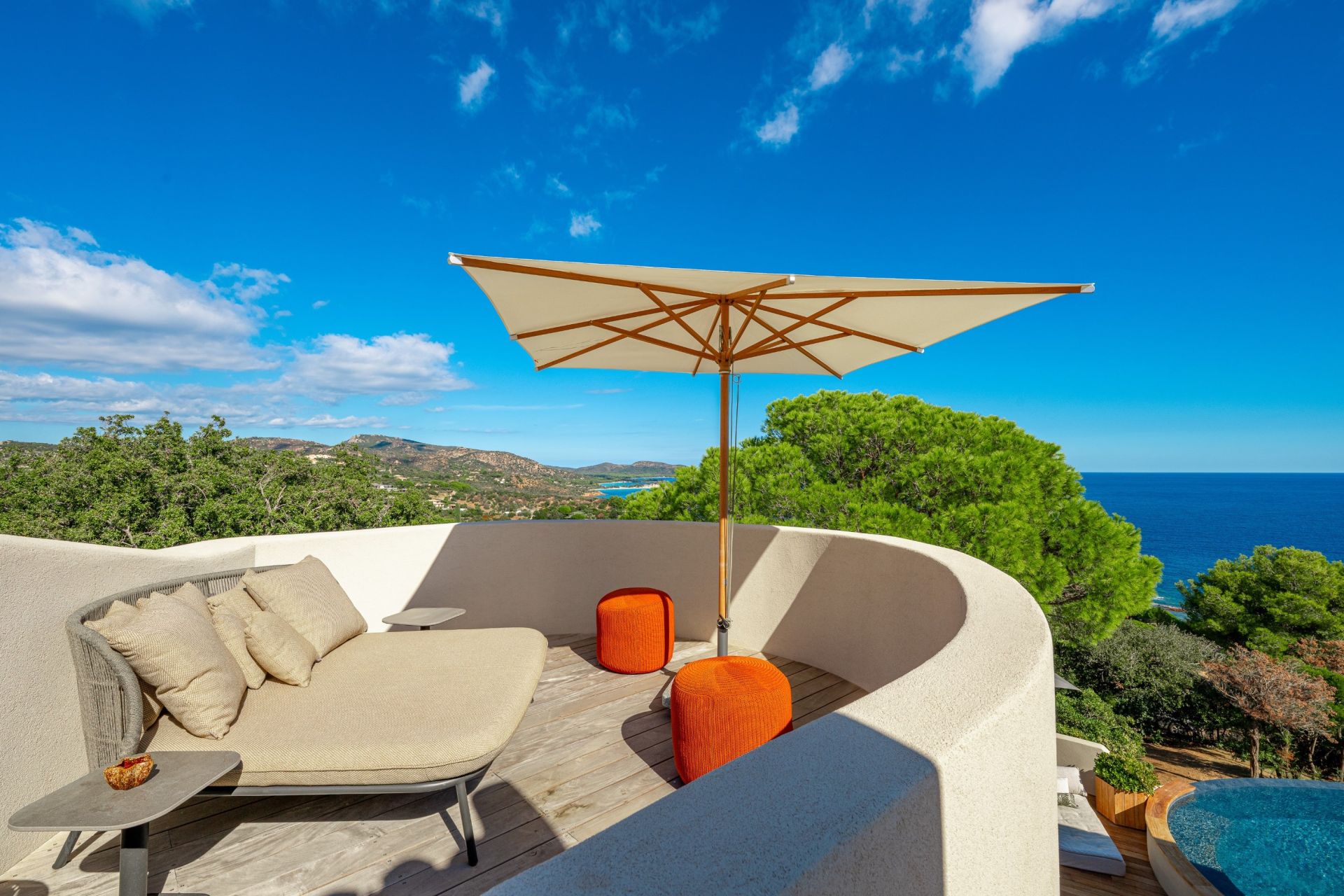 villa 9 Rooms for seasonal rent on PORTO VECCHIO (20137)