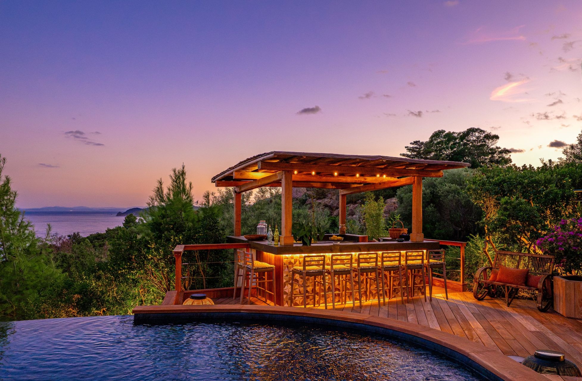 villa 9 Rooms for seasonal rent on PORTO VECCHIO (20137)