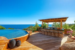 villa 9 Rooms for seasonal rent on PORTO VECCHIO (20137)